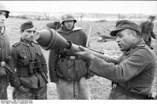 Russland-Nord, Feldwebel mit Panzerfaust