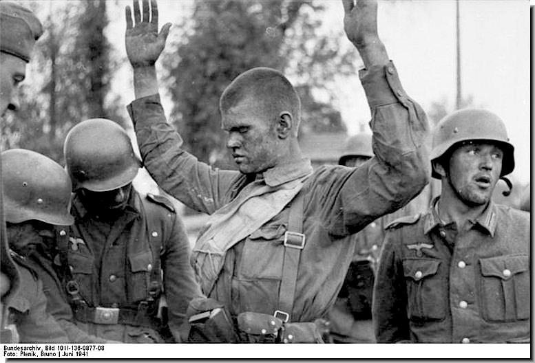 soviet-soldier-surrenders-to-german-soldiers-ww2